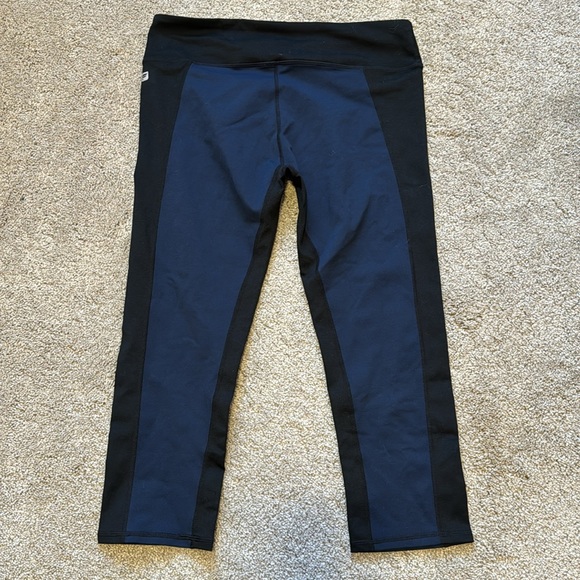 Fabletics navy/black workout capri’s - Picture 3 of 3
